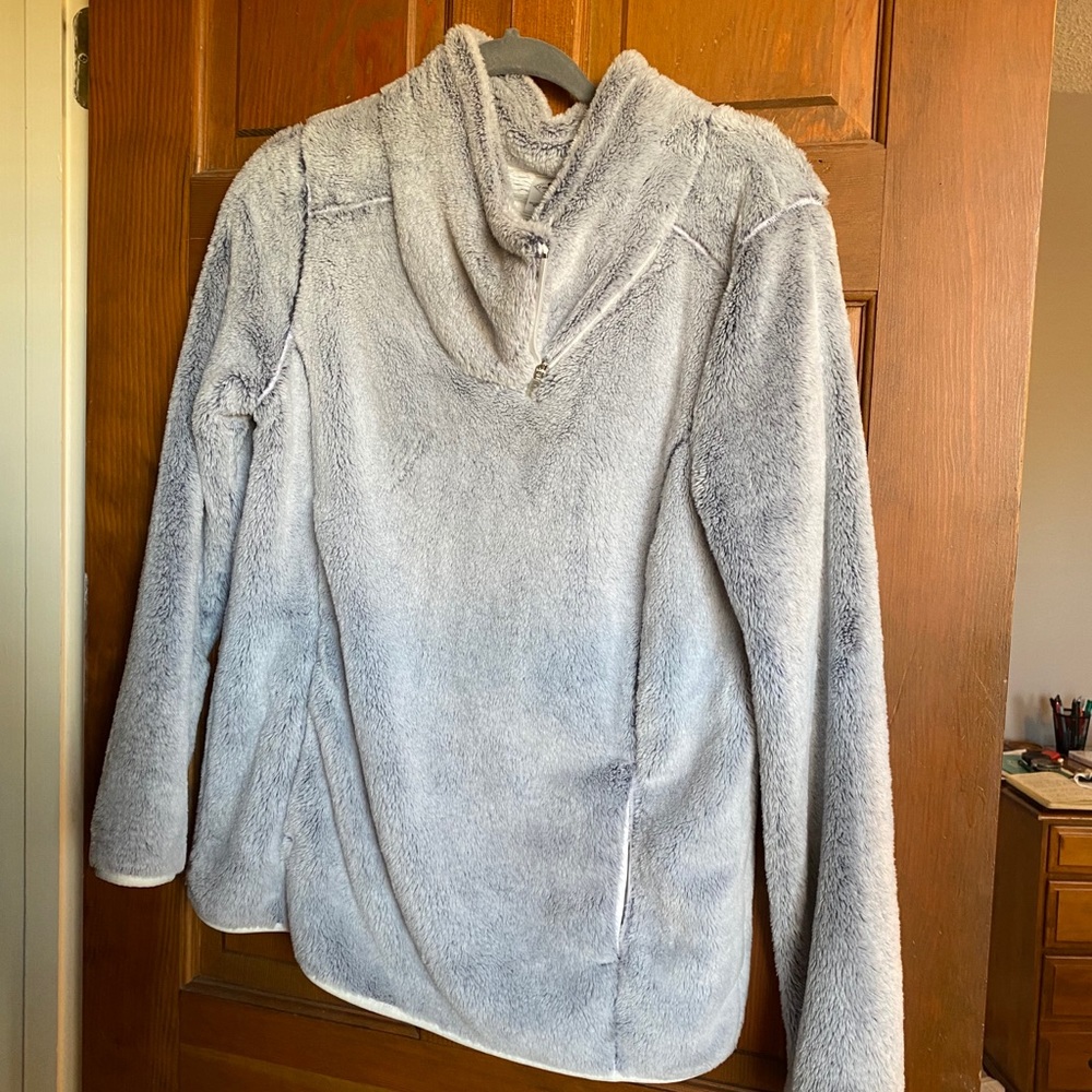 Active wear pullover